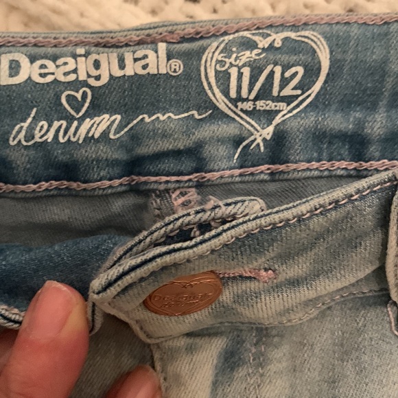 Girls Desigual Sequince Star Jean Shorts 11/12 - Picture 4 of 7
